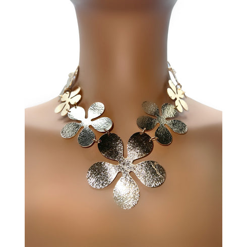 Dozen of Roses Necklace